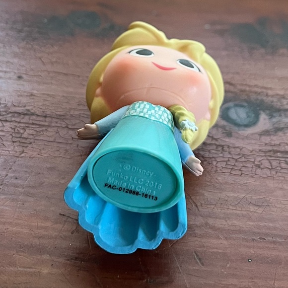 Funko POP Vinyl Mystery Minis Elsa from Disney’s Frozen - Picture 3 of 3